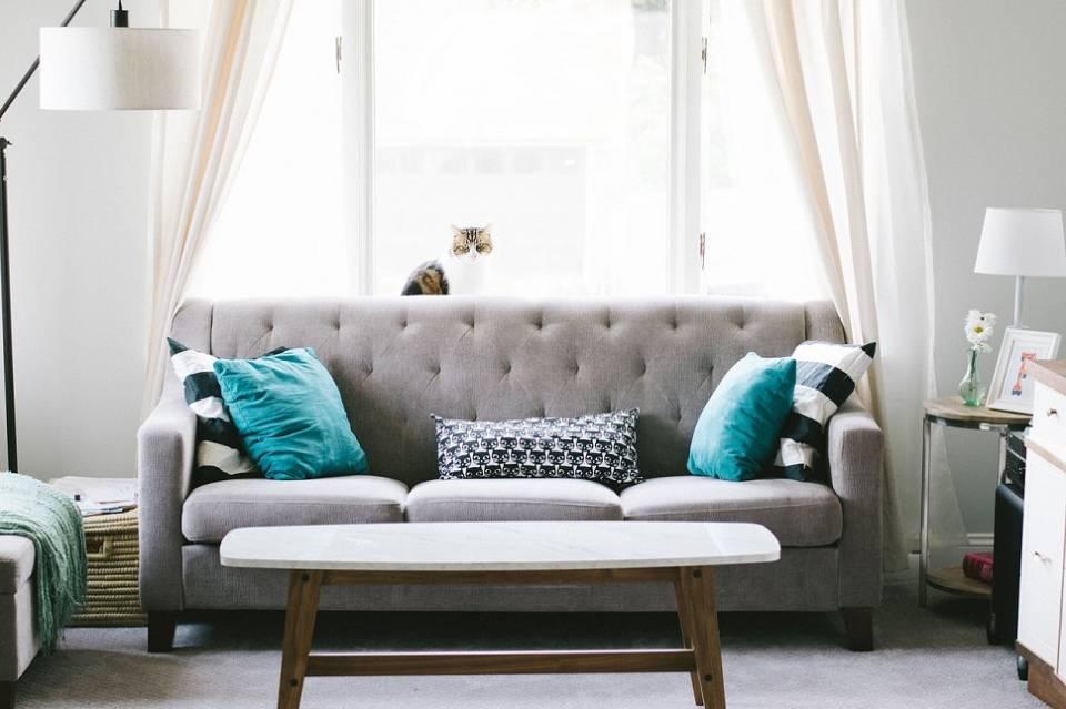Диван, кушетка или угловой диван? Какая мебель для гостиной будет работать в квартире-студии?